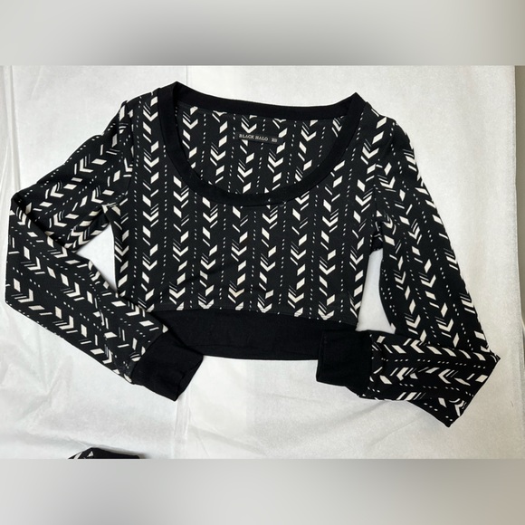 Pressly Two Piece Set in Black Chevron
Black Halo🪻 - Picture 7 of 16